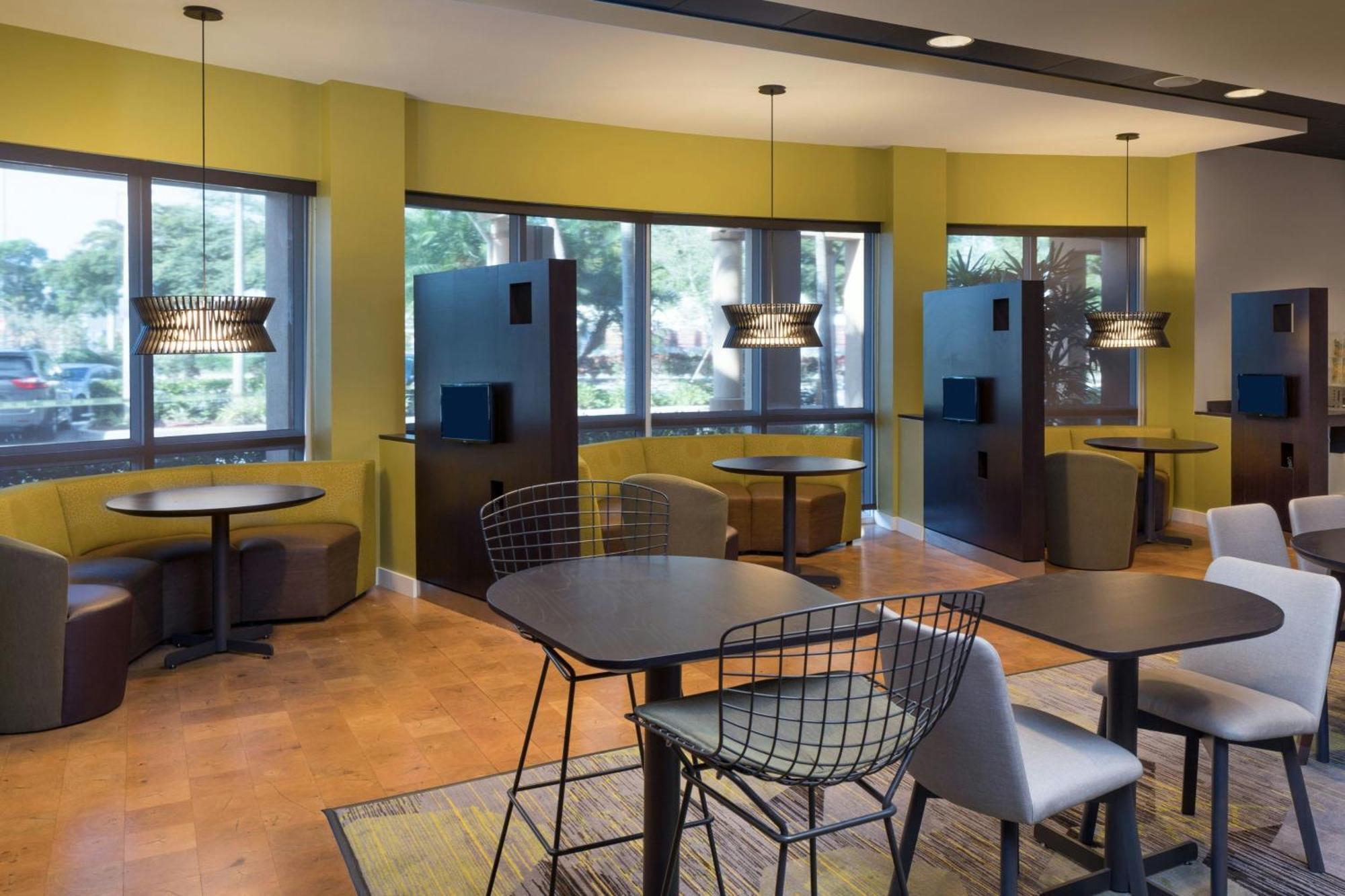 Courtyard By Marriott Miami West/Fl Turnpike Hotel Hialeah Gardens Exterior photo